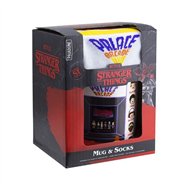 set taza y calcetines stranger things