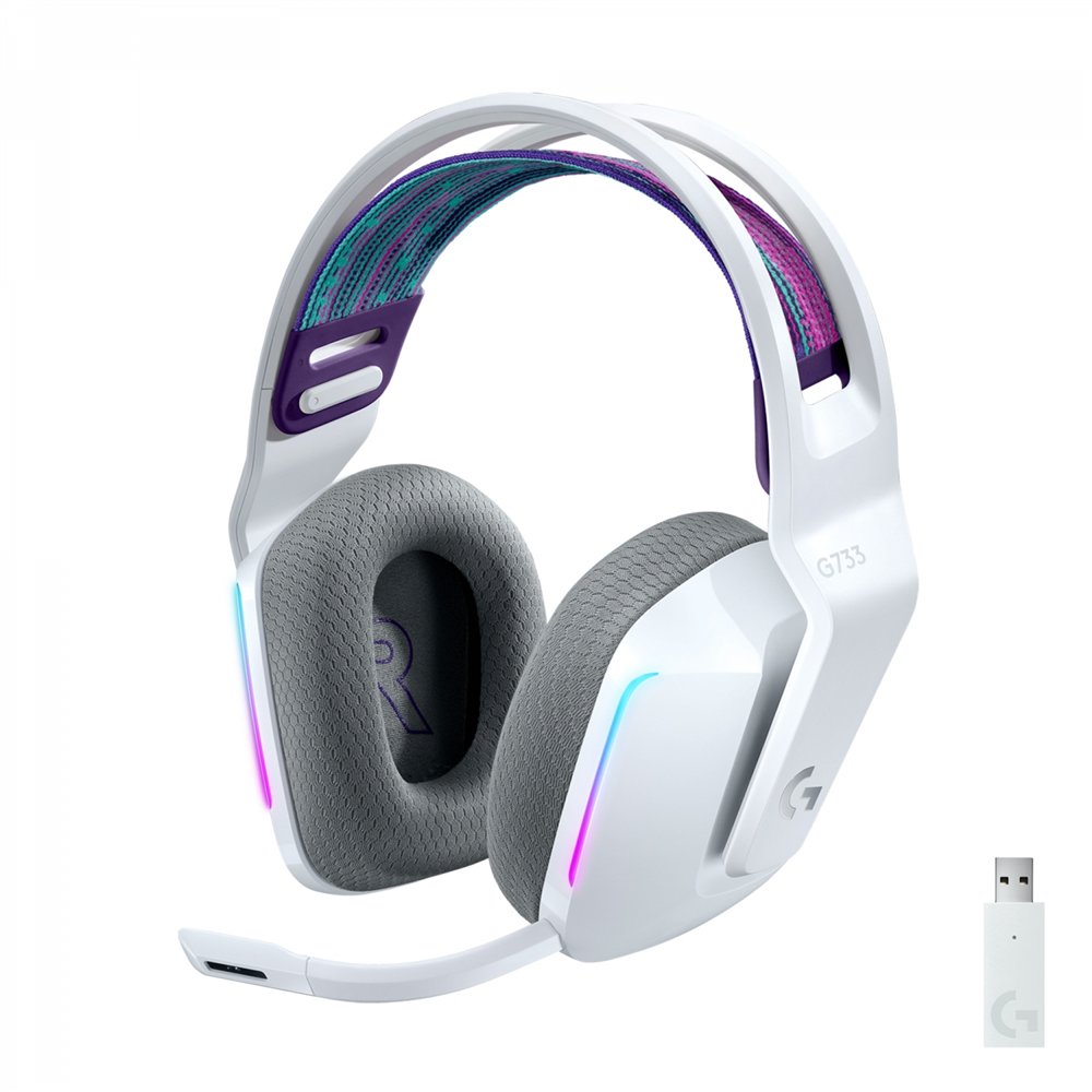 Wireless gaming headsets in the Canary Islands: why the white Logitech G733 feels right for summer setups